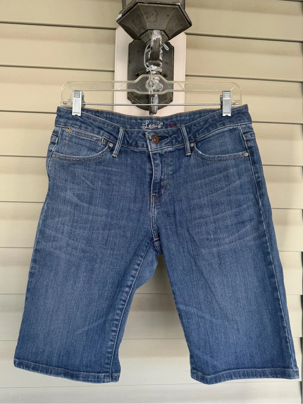 Levi’s Bermuda Short Womens Sz 30x11.5 Shorts Modest Long Stretch Denim